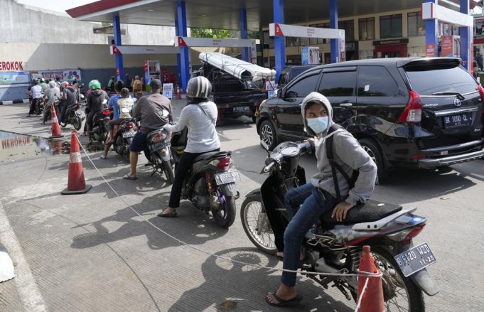 Indonesia hikes fuel prices by 30%, cuts energy subsidies