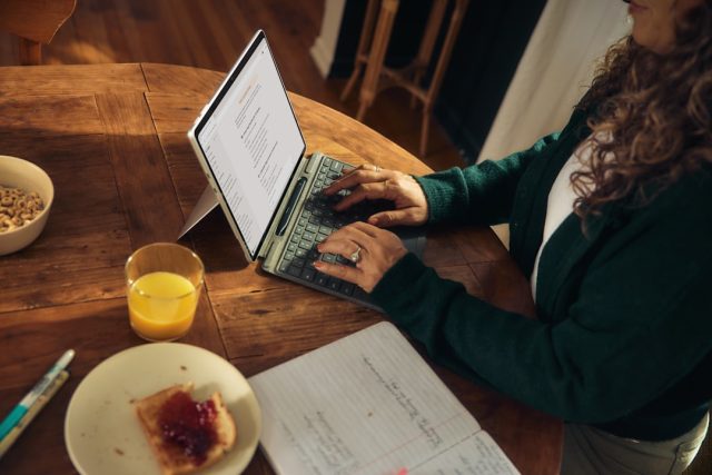 Googlebook Laptop Integrates Gemini AI Directly into Operating System Architecture Googlebook Laptop Integrates Gemini AI Directly into Operating System Architecture