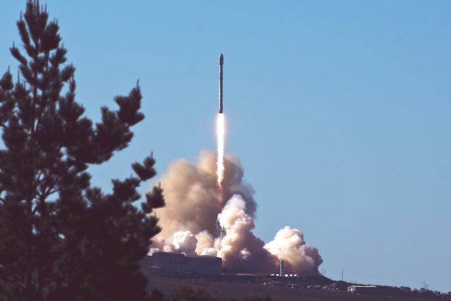 NASA Officials Confirm Orion's Deep Space Performance Exceeds Apollo 13 Record